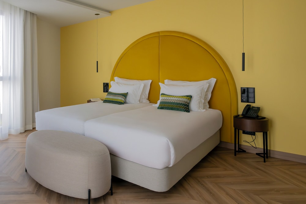 Superior Twin Room, City View photo 1