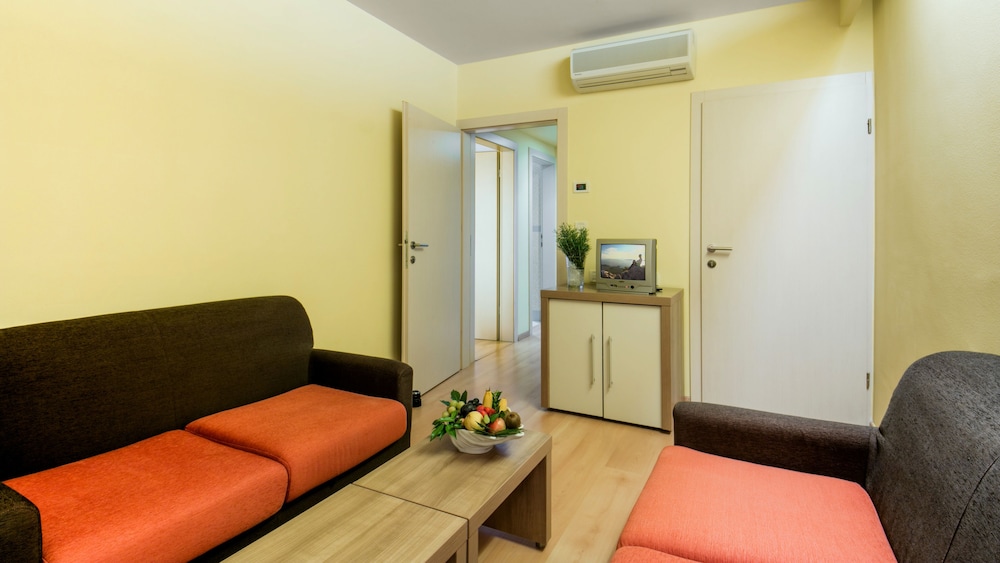 Suite with Balcony and Sea Side - Photo 5