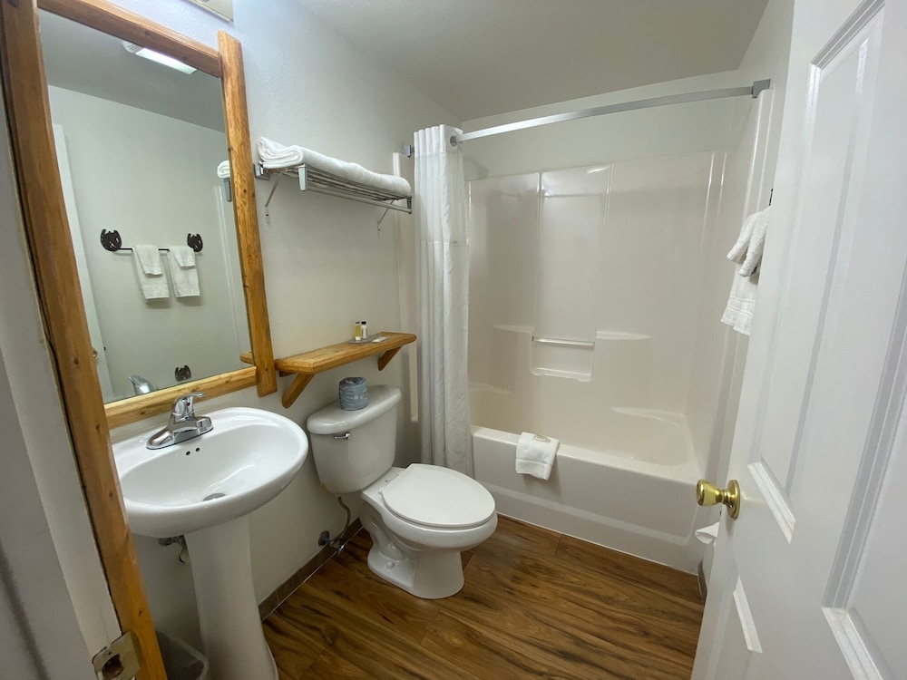 Room, Multiple Beds, Non Smoking - Photo 4