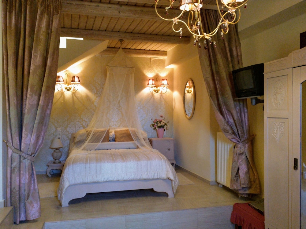 Traditional Villa, Mountain View