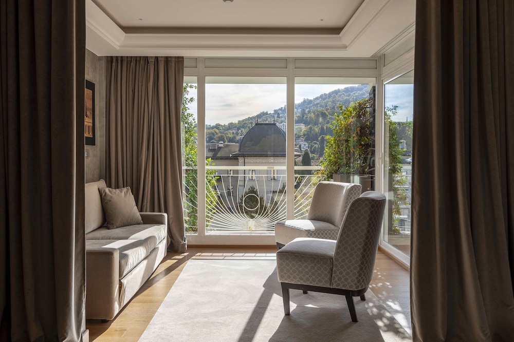 Suite, Mountain View, Corner