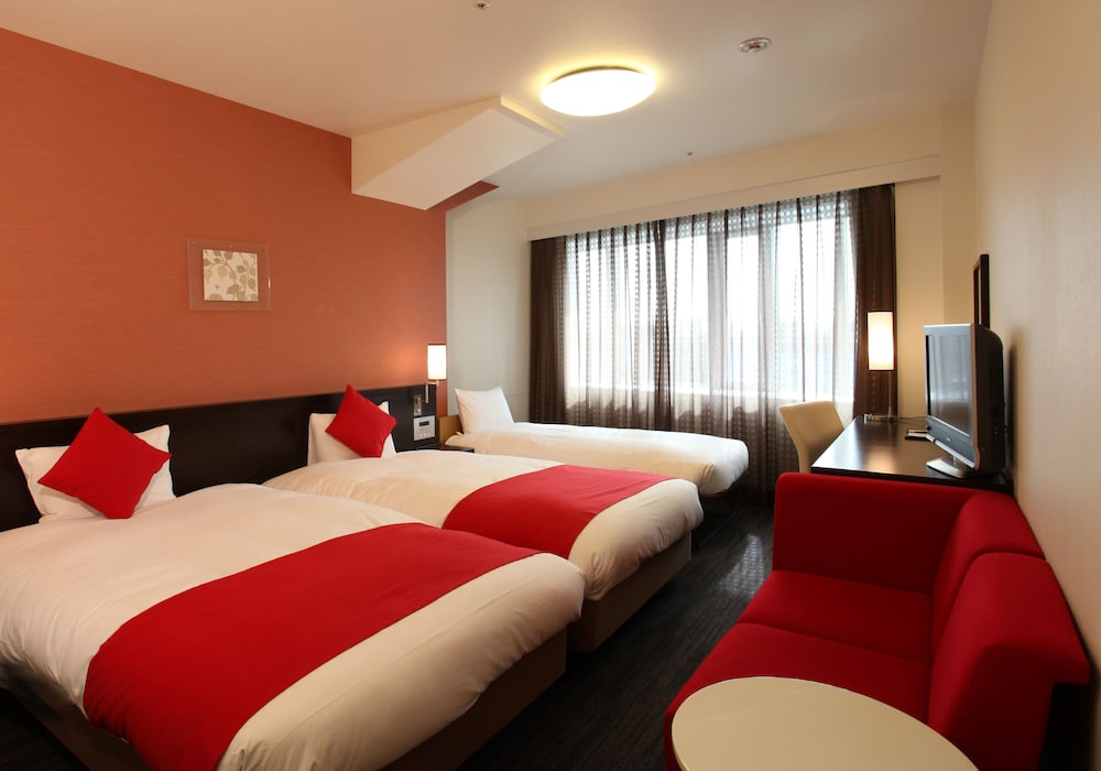 Triple Room, Non Smoking (2 Semi Double Beds + 1 Extra bed) - Photo 1