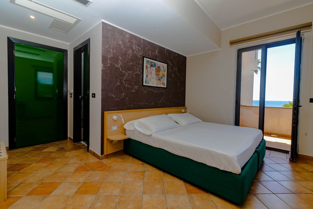Standard Double Or Twin Room, Balcony, Sea View photo 1