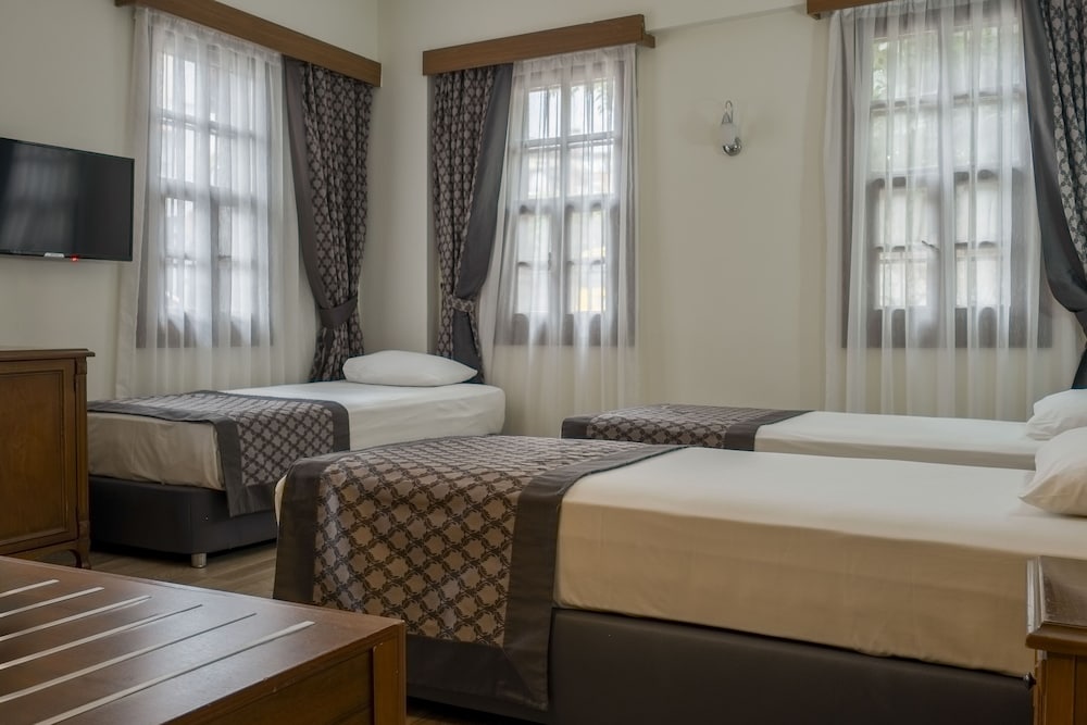 Standard Triple Room, Multiple Beds, Non Smoking, Garden View photo 1