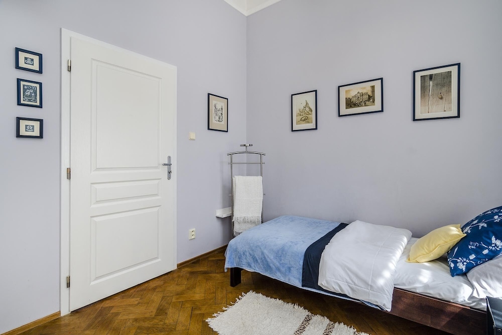 Apartment thumbnail 5
