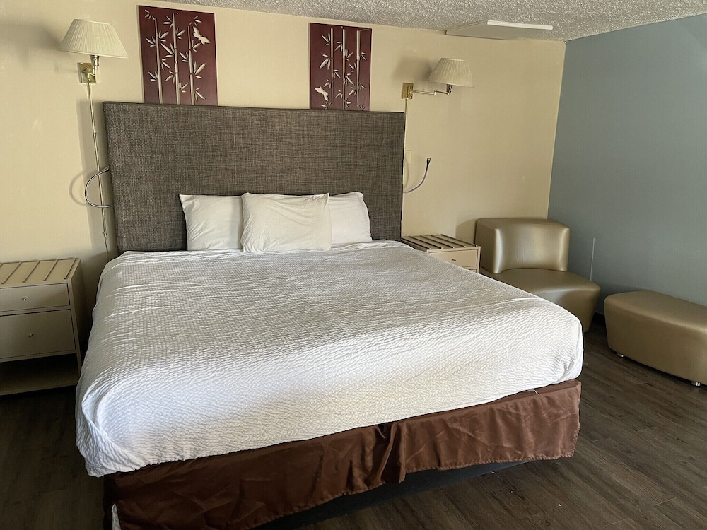 Standard Room, 1 King Bed