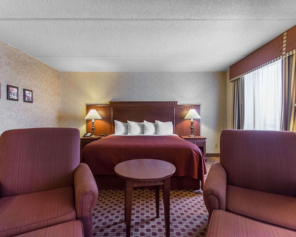 Suite, 1 King Bed, Non Smoking - Photo 1