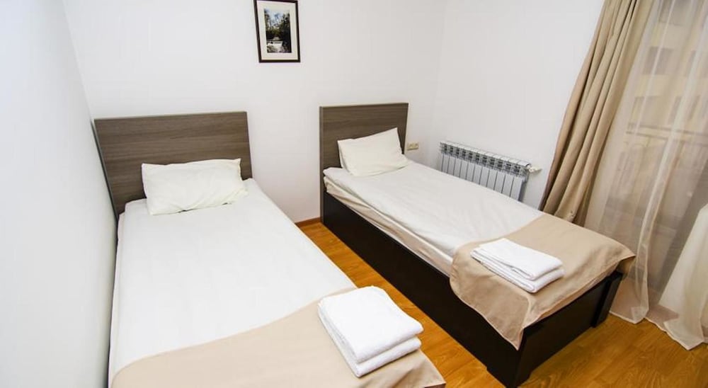 Economy Twin Room photo 2