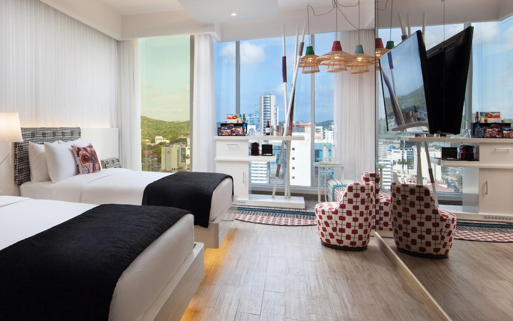 Deluxe, Guest room, 2 Queen, Partial City view