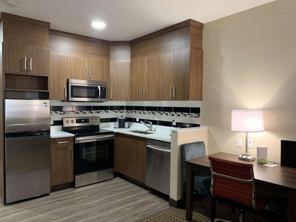 Suite, 1 King Bed, Non Smoking