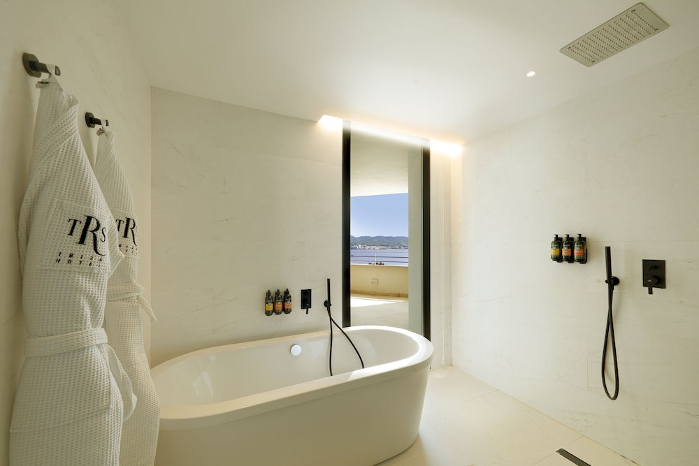 Suite, Sea View thumbnail 6