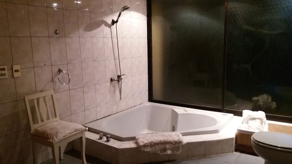 Standard House, 4 Bedrooms, Private Bathroom photo 3