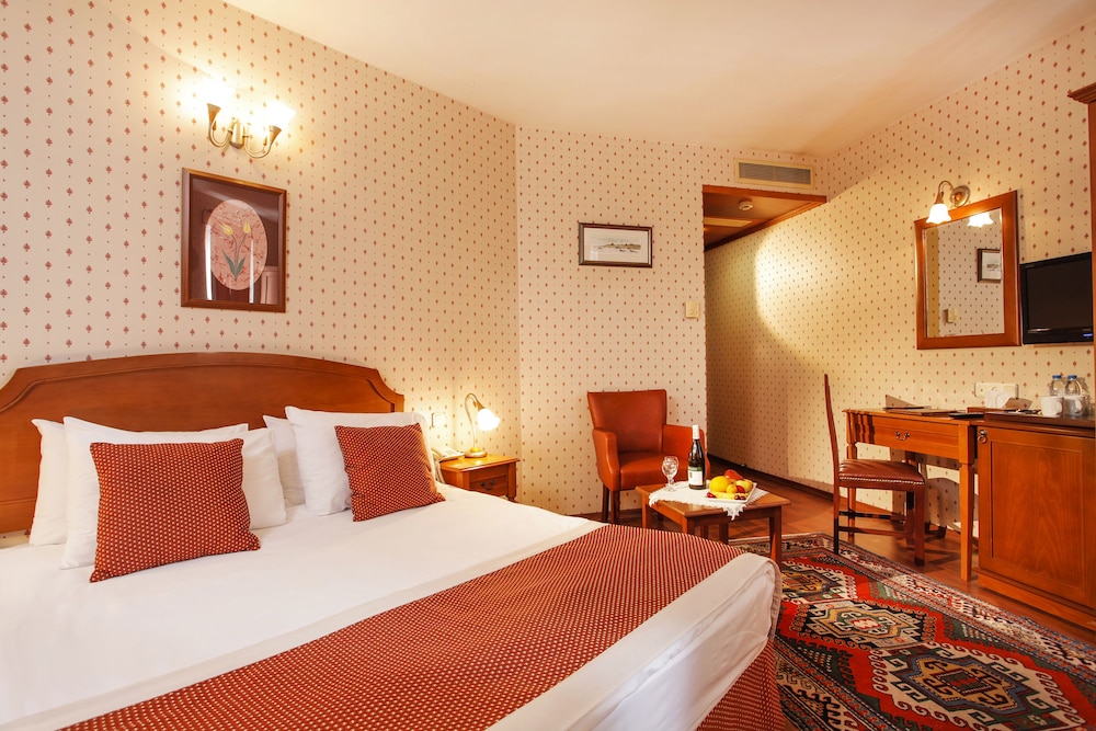 Standard Room, 1 King Bed, Sea View photo 2