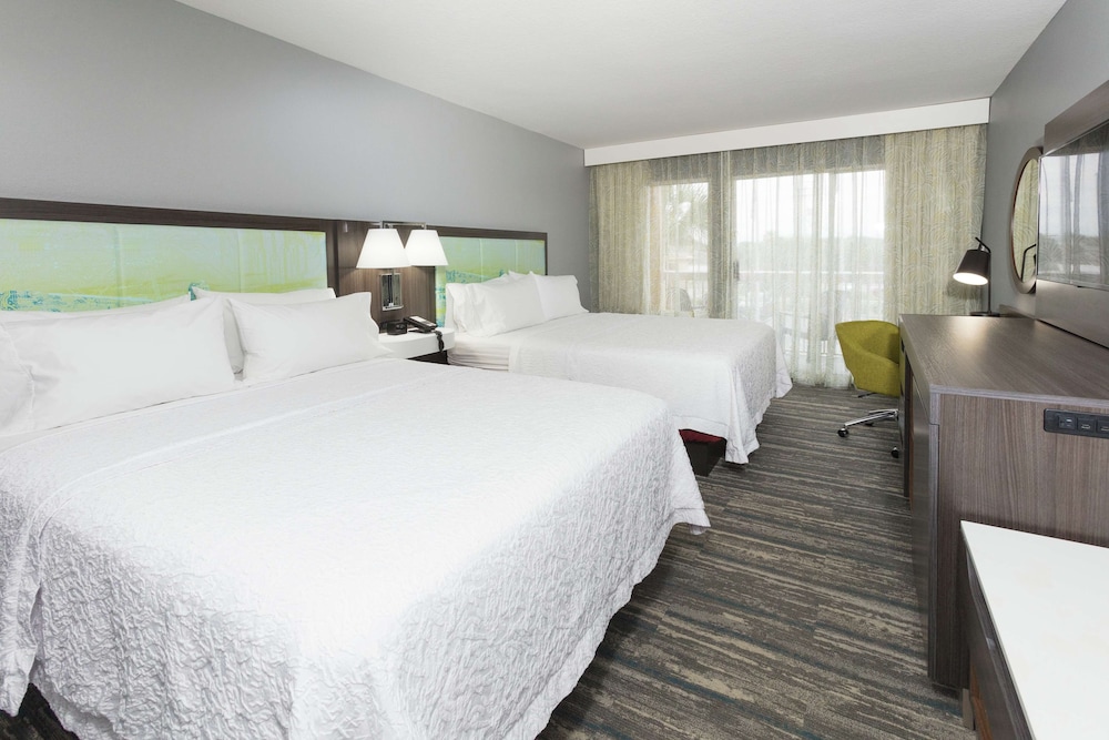 Room, 2 Queen Beds (Streetside View) photo 1
