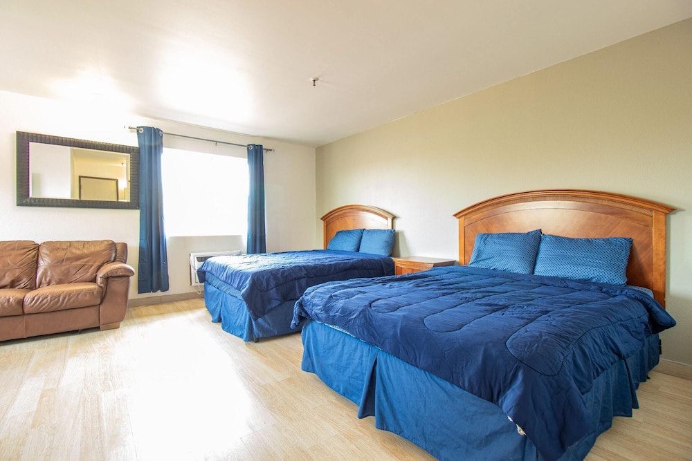 Premium Suite, 2 Queen Beds photo 1