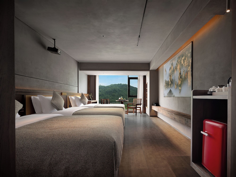 Deluxe Triple Room, 1 Bedroom, Hill View