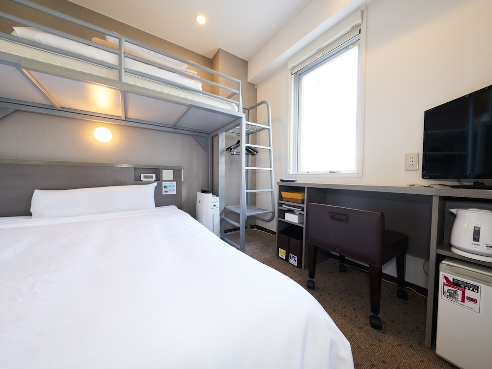 Room With 1 Double Bed And 1 Bunk Bed Without Cleaning Service photo 2