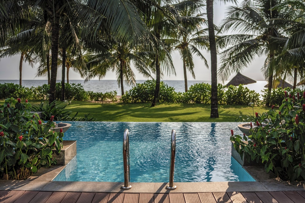 The Level 3-Bedroom Villa Ocean View with Private Pool