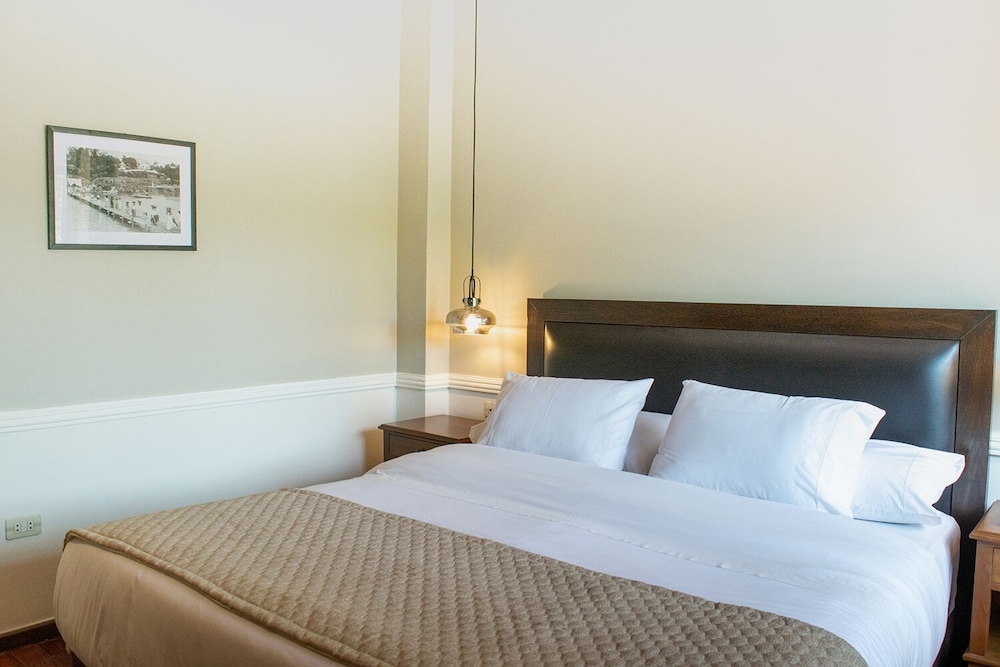 Superior Studio Suite, 1 King Bed with Sofa bed, Kitchenette photo 1