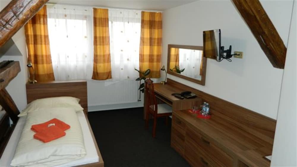 Single Room, Private Bathroom (Attic) photo 3
