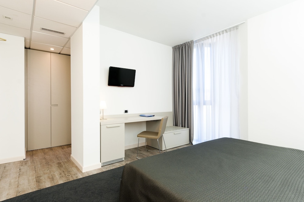 Comfort Room, 1 King Bed, Non Smoking - Photo 5