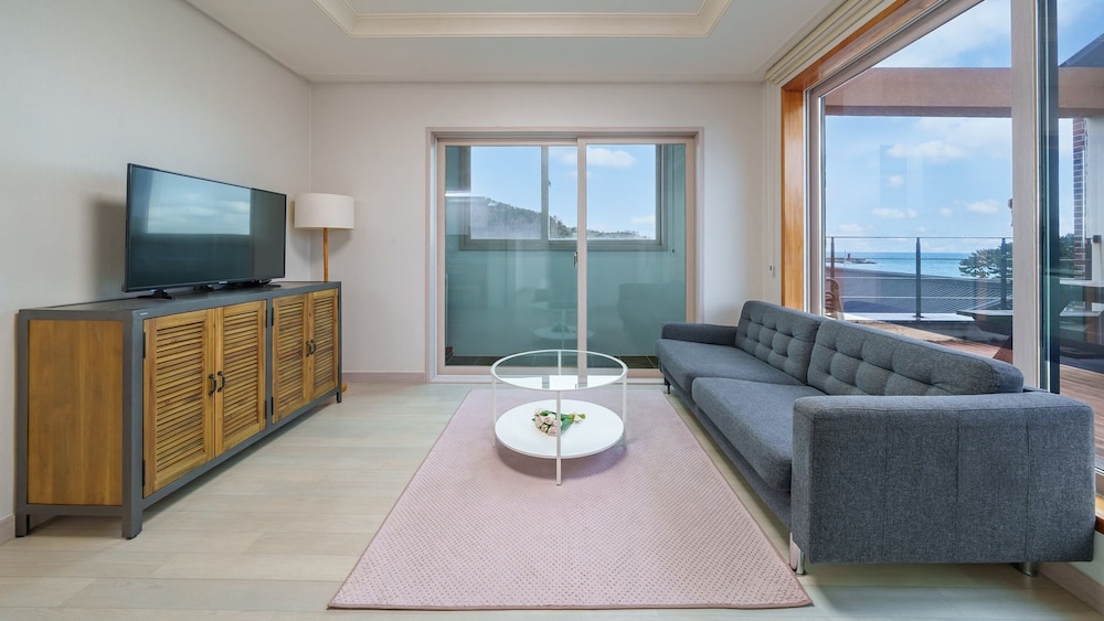 Basic Room, 2 Bedrooms (Room 206 (Ocean View,BBQ,Terrace))
