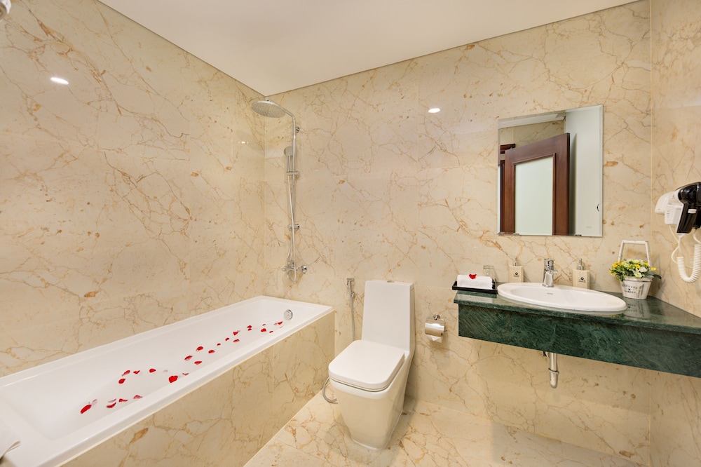 Deluxe Double Room, Bathtub, Ocean View photo 3