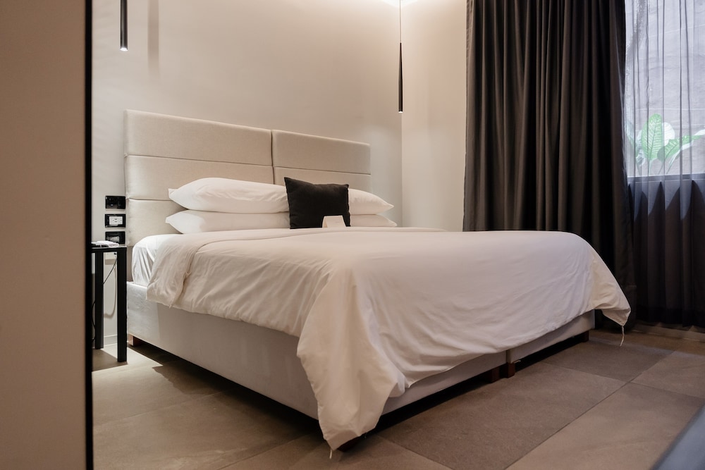 Superior Room, 1 King Bed - Photo 4