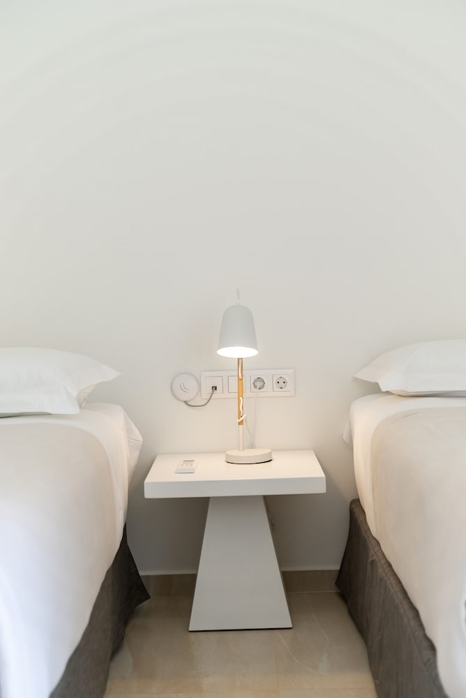 2 Bedroom Maisonete with Sea View photo 2