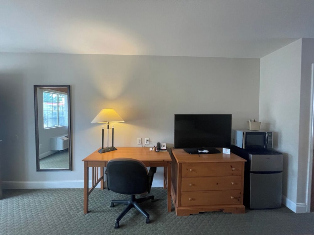 Standard Room, 2 Queen Beds, Accessible photo 2