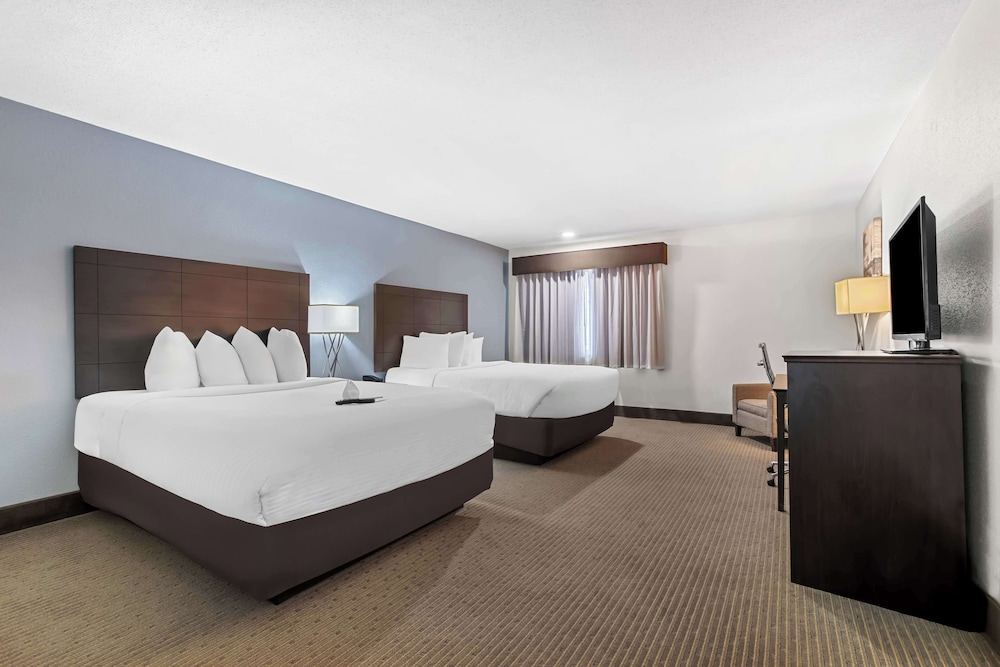 Standard Room, 2 Queen Beds, Non Smoking - Photo 2