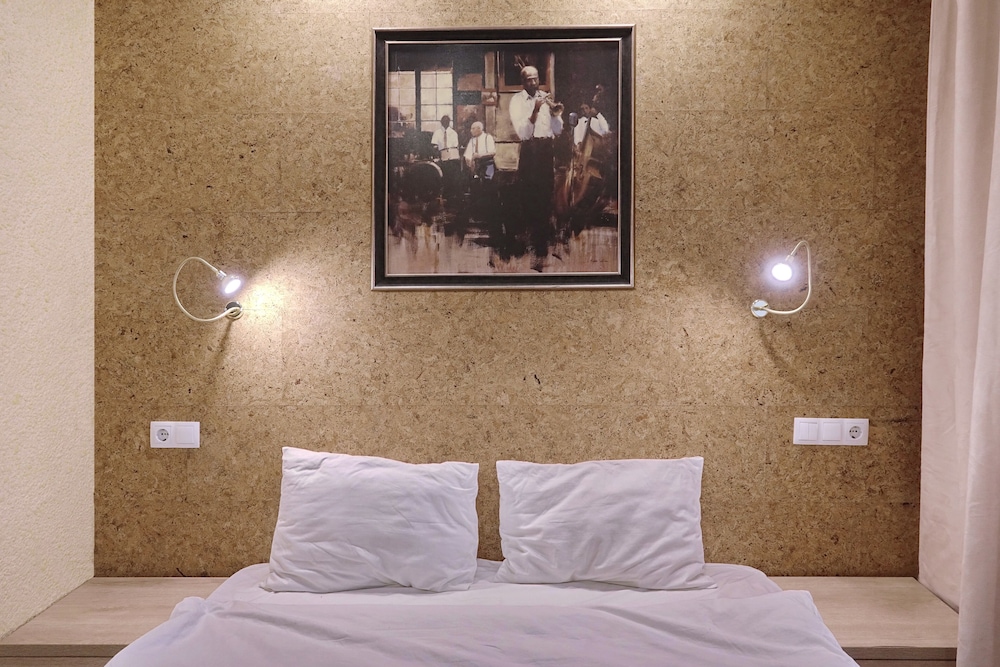 Standard Room, 1 Queen Bed