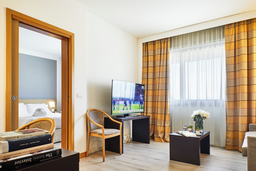 Comfort Suite - Photo 1