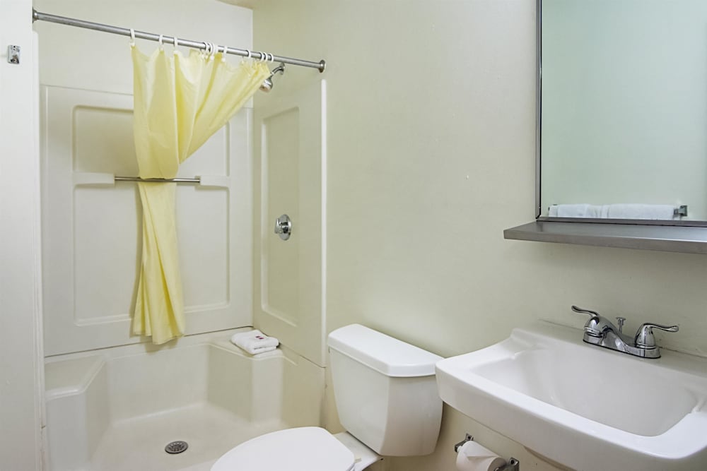 Deluxe Suite, 2 Queen Beds, Non Smoking, Kitchenette - Photo 19