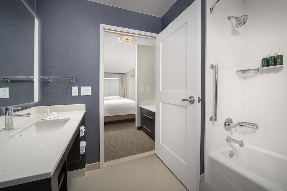 Suite, 1 Bedroom - Photo 12