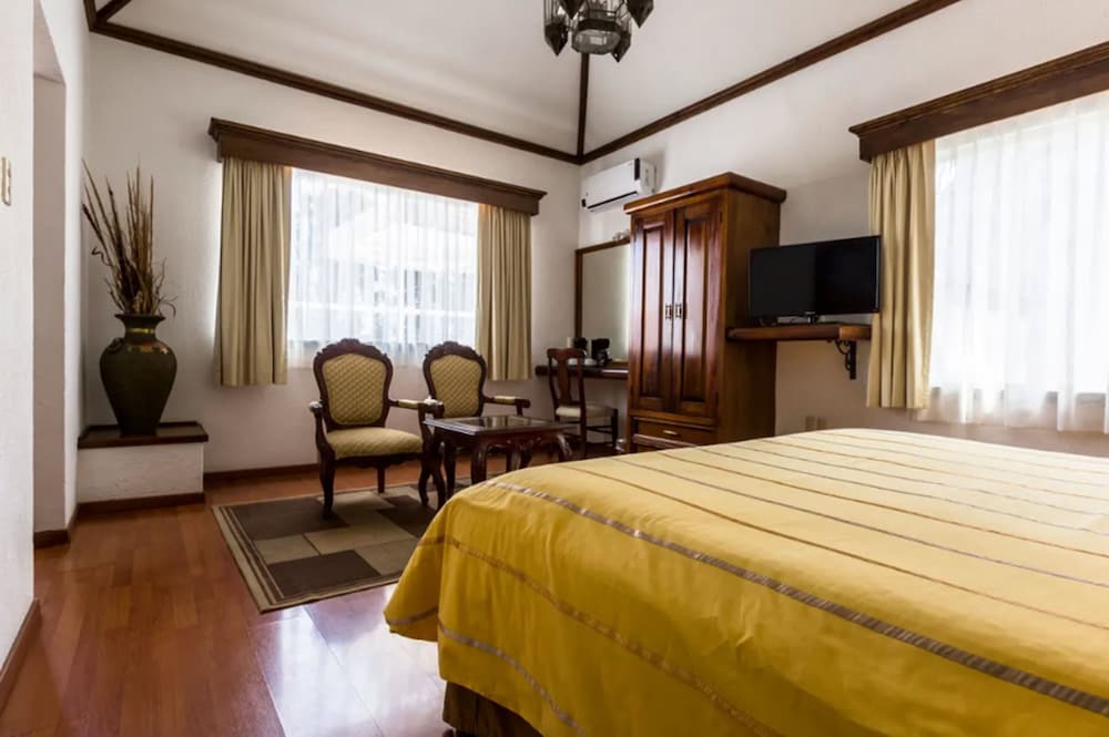 Junior Suite, 1 King Bed - Photo 2