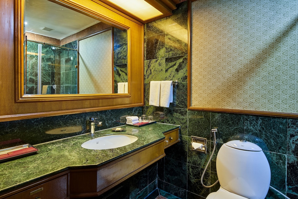 Deluxe Pool View Room - Photo 5