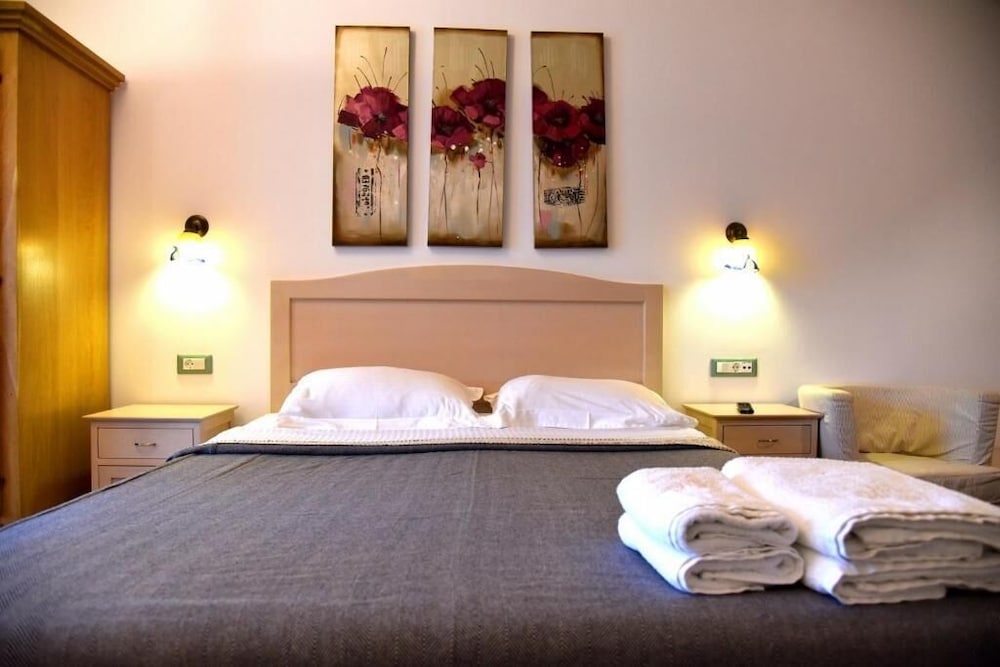 Basic Double Room photo 2