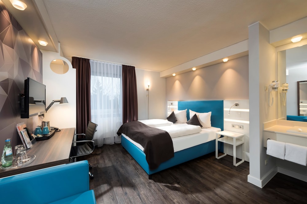 Standard Room, 1 Queen Bed - Photo 1