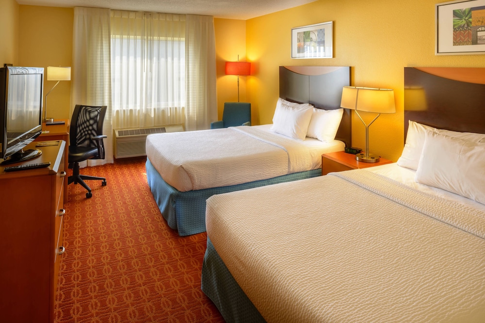 Room, 2 Queen Beds - Photo 1