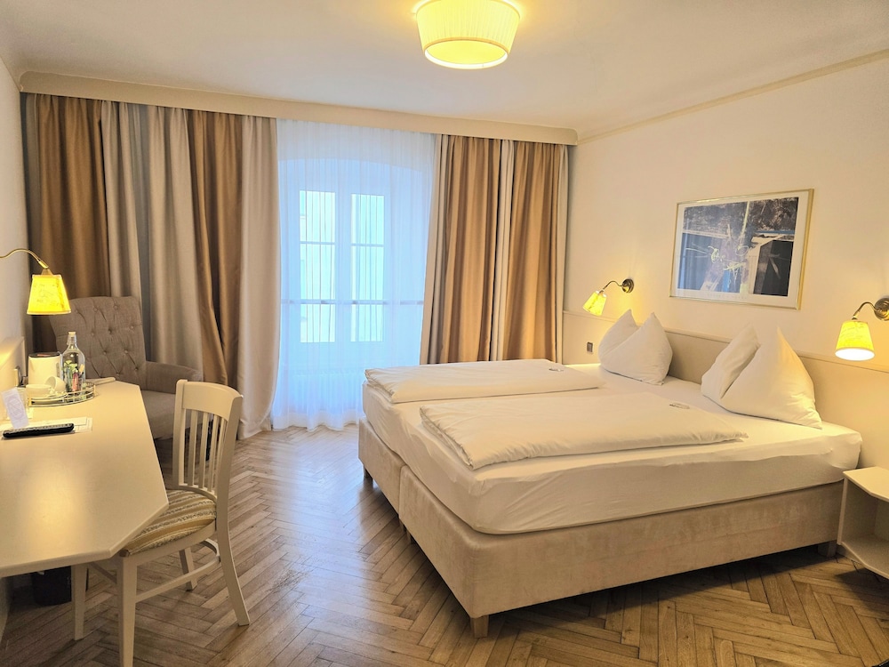 Classic Double or Twin Room, City View photo 2