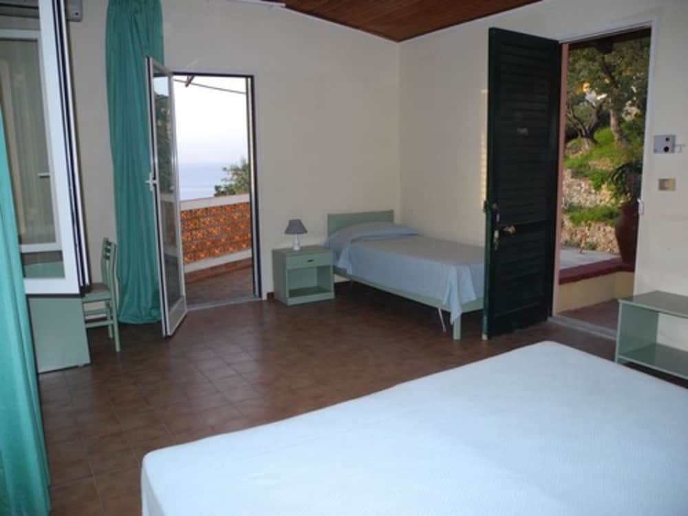 Quadruple Room photo 2