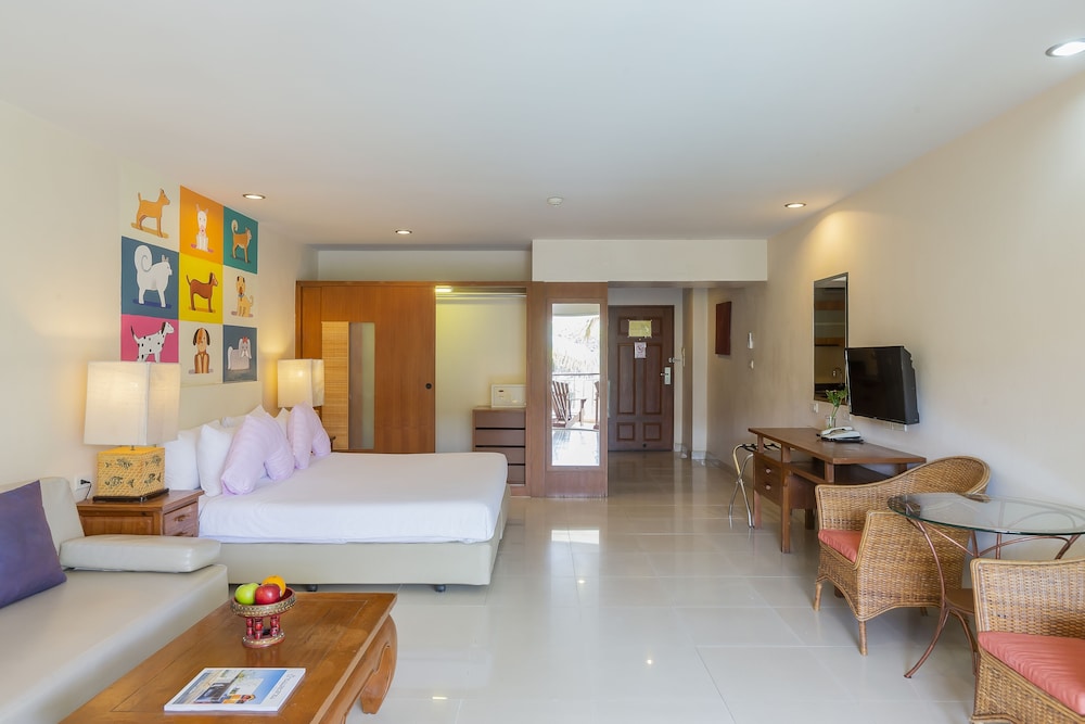 Standard Deluxe Room-Pet Friendly - Photo 5