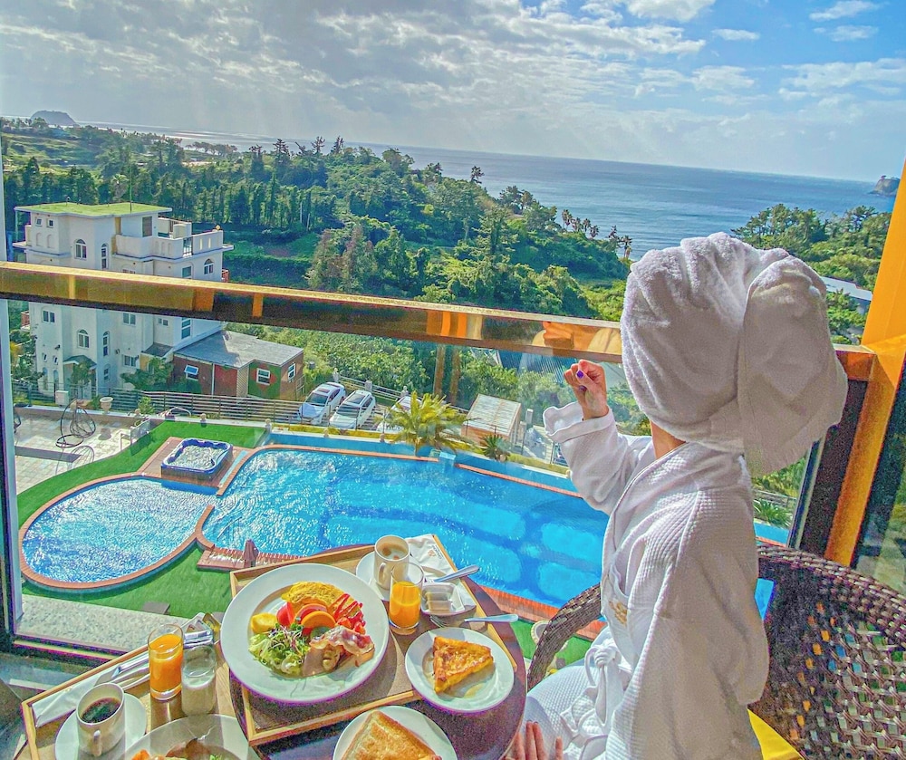 Ocean View Family with Jacuzzi - Photo 13