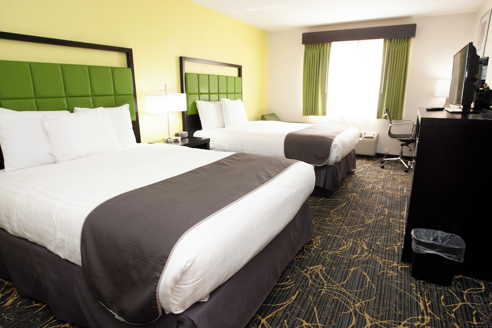 Room, 2 Queen Beds, Non Smoking - Photo 7