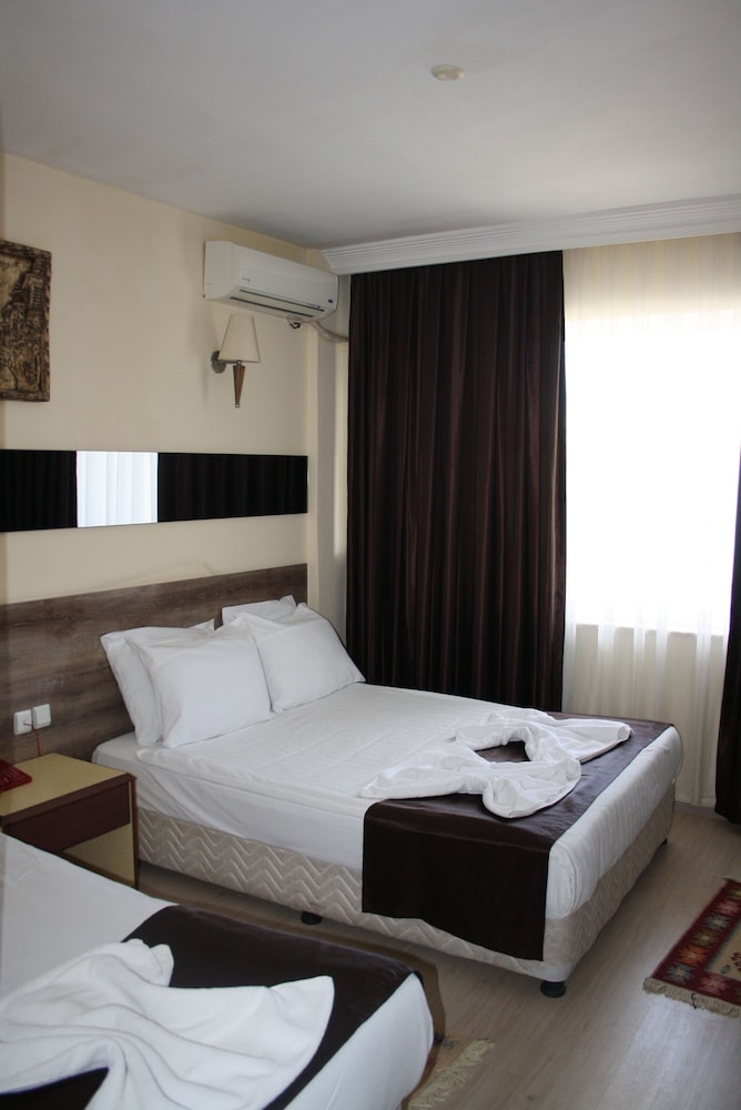 Deluxe Double or Twin Room, Jetted Tub photo 1