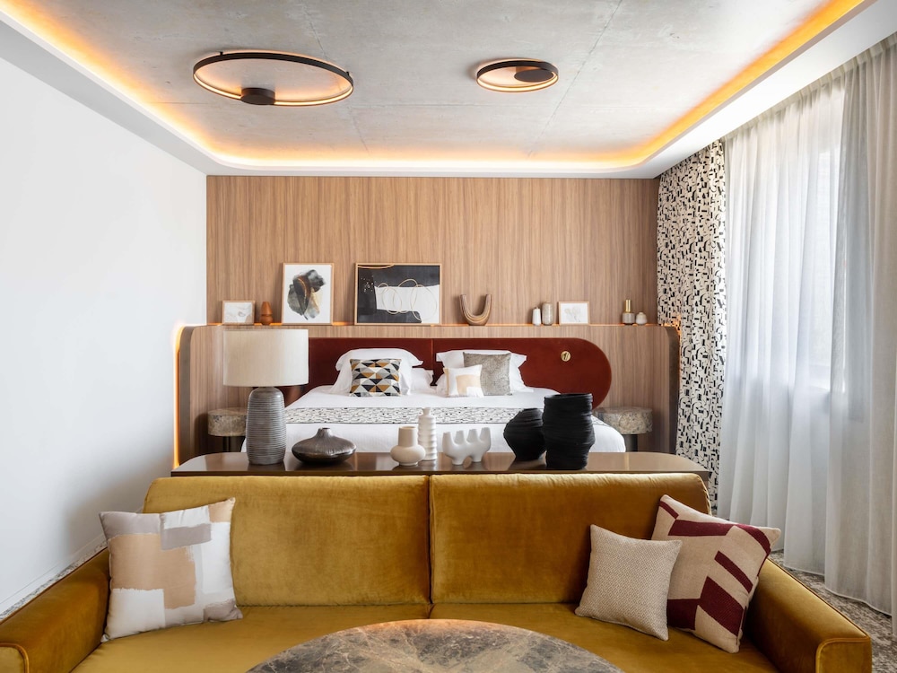Junior Suite, 1 Double Bed with Sofa bed - Photo 2