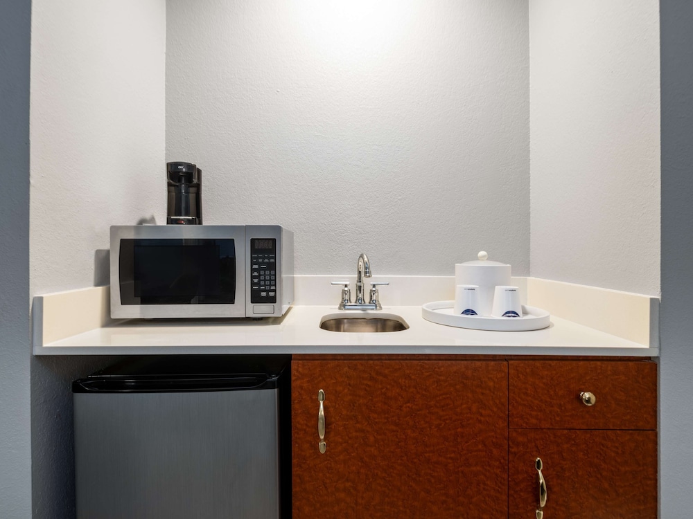 1 King Suite, Non-Smoking - Photo 5