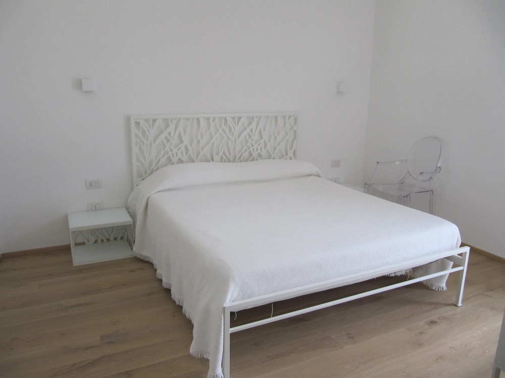 Double Room, 1 Queen Bed photo 2