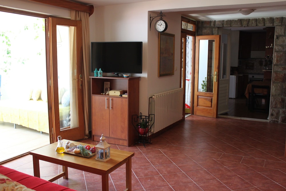 Superior Apartment, 3 Bedrooms, 2 Bathrooms photo 2